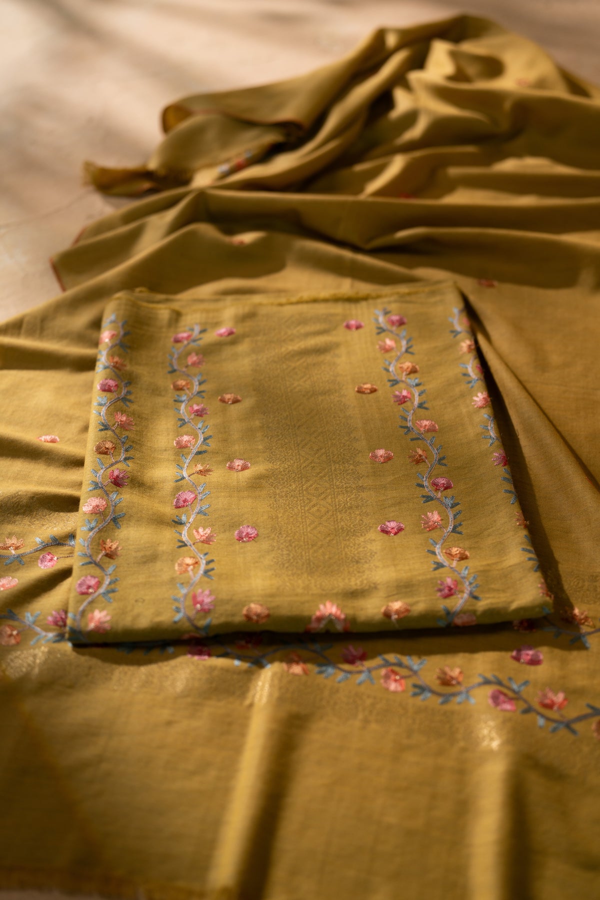 Kashmiri Lining Embroided Suit