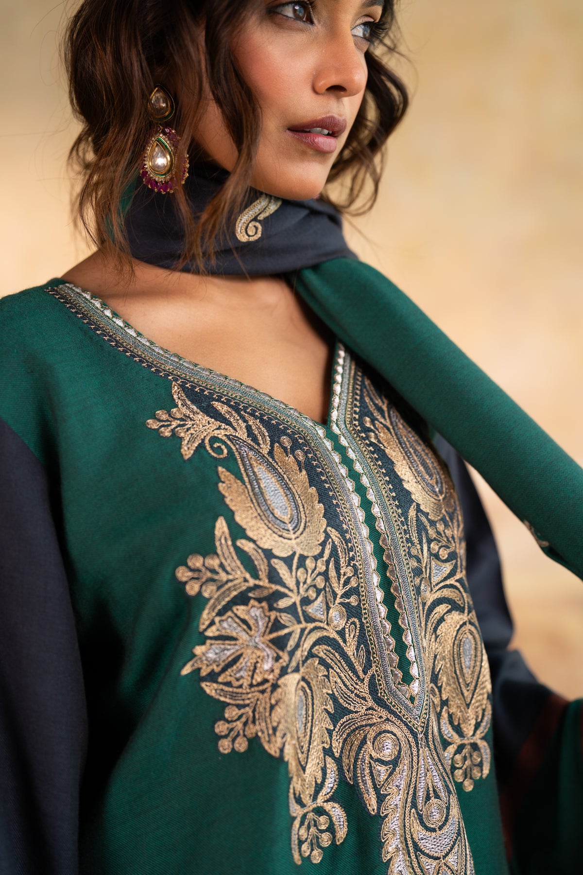 Bed Neck Embroidered Suit