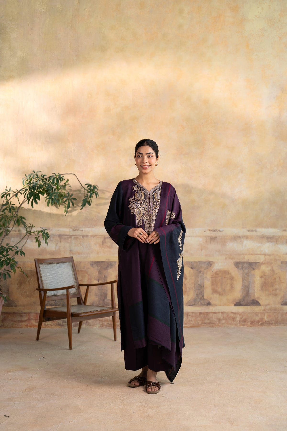 Bed Neck Embroidered Suit
