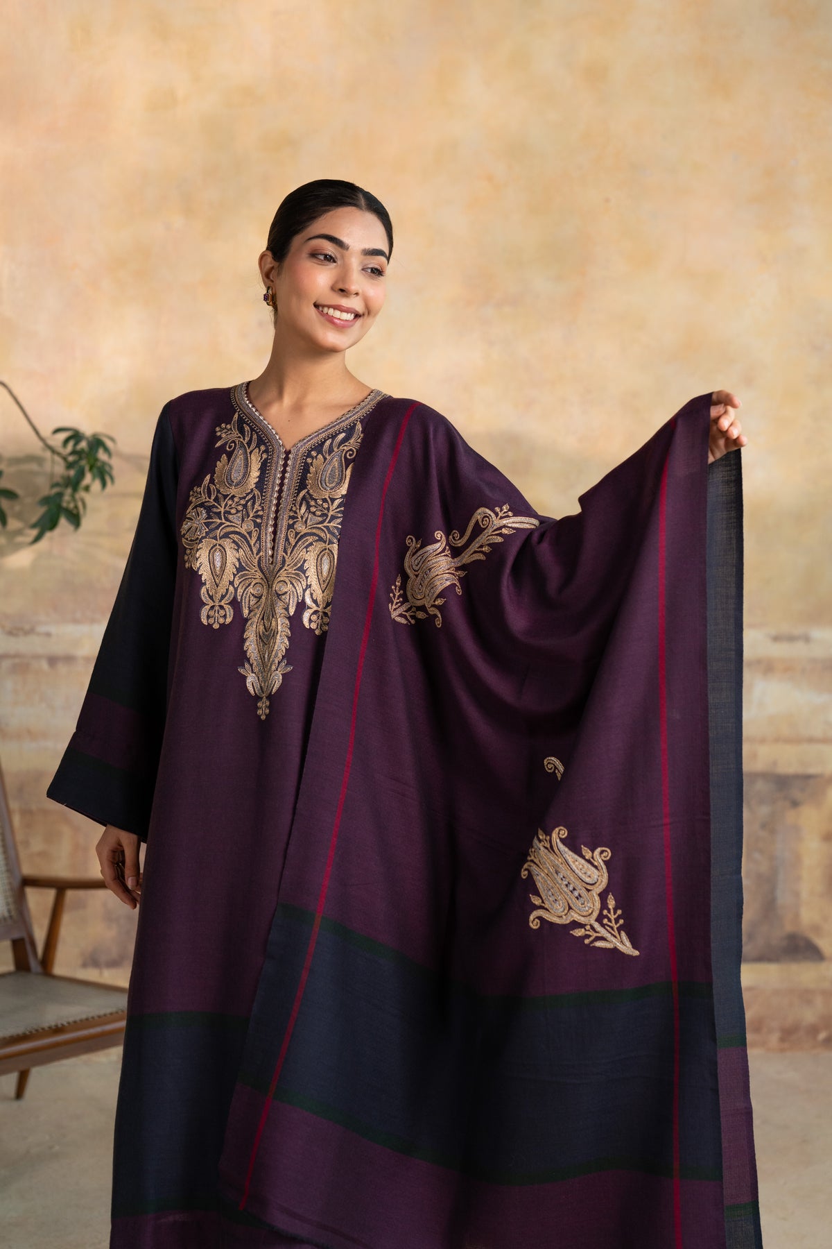 Bed Neck Embroidered Suit