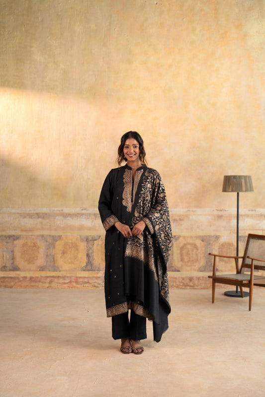Zari Neckline Embroidered Suit