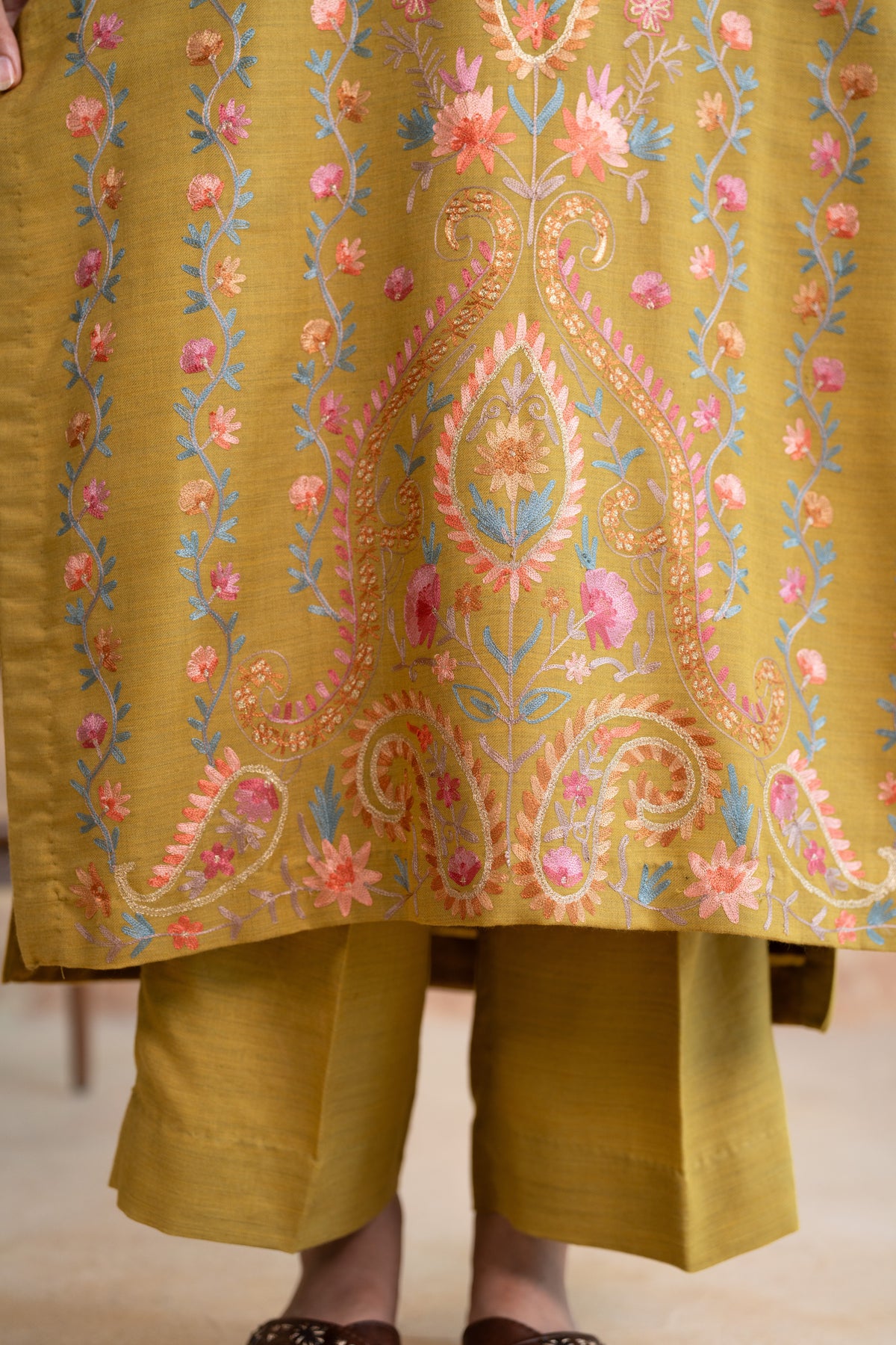Kashmiri Lining Embroided Suit
