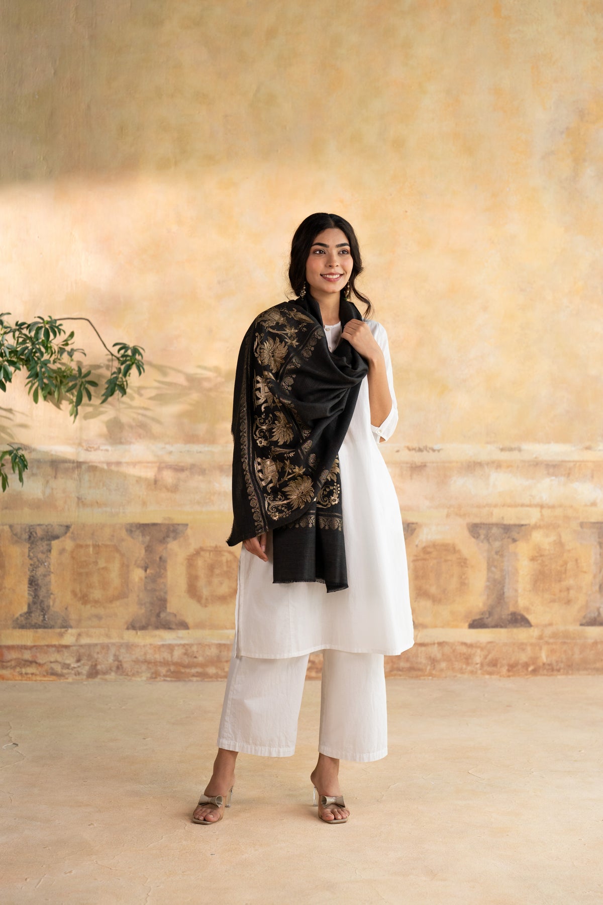 Elephant Motif Embroidered Stole